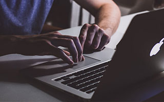 哪一个股票交易软件比较好:股票行情app推荐-国际金价冲破3550美元 国内金饰价破千 美联储降息预期成最大推手